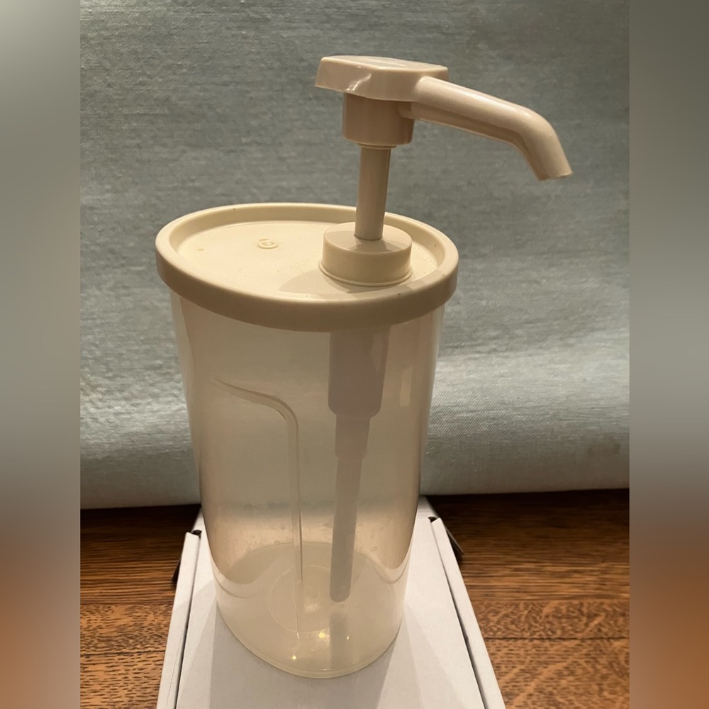 Tupperware Never used Vintage Condiment/Lotion/Soap pump.#640. Perfect condition